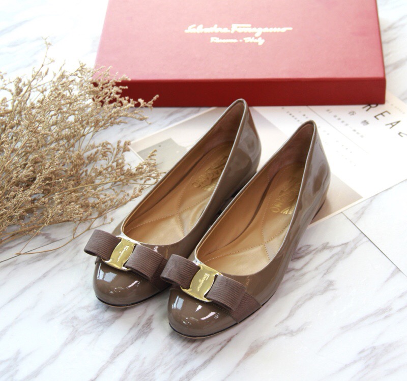 FERRAGAMO 페레가모 바라 보우 발레 플랫 01N917 718314