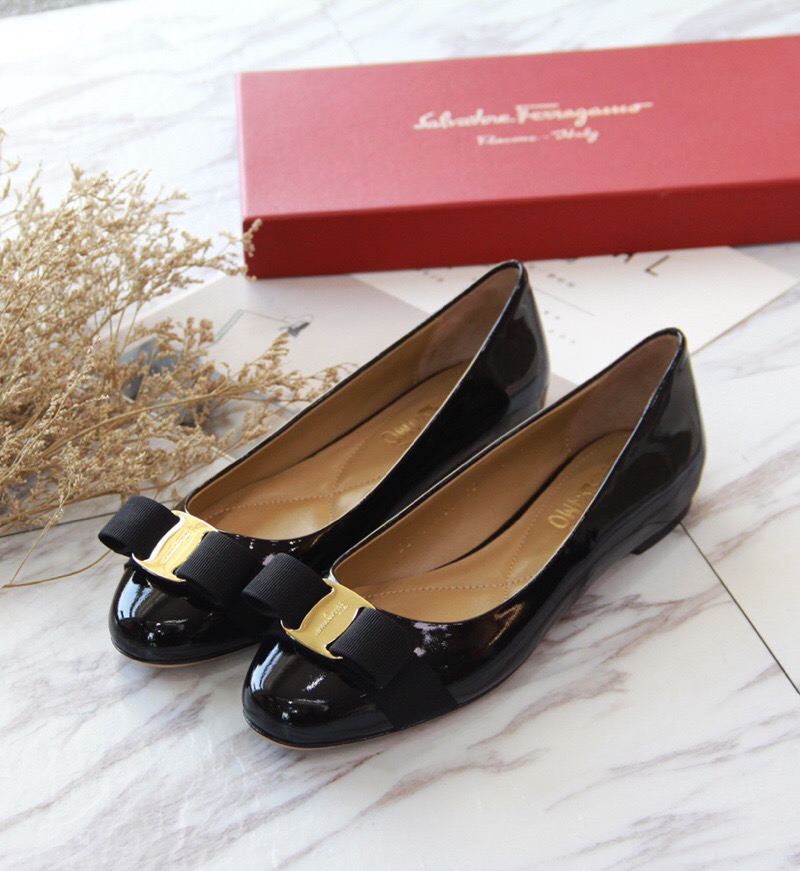 FERRAGAMO 페레가모 바라 보우 발레 플랫 01N917 718314