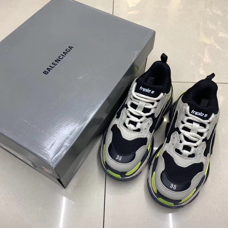 BALENCIAGA 발렌시아가 트리플 S 트레이너 스니커즈 533882W09O11000