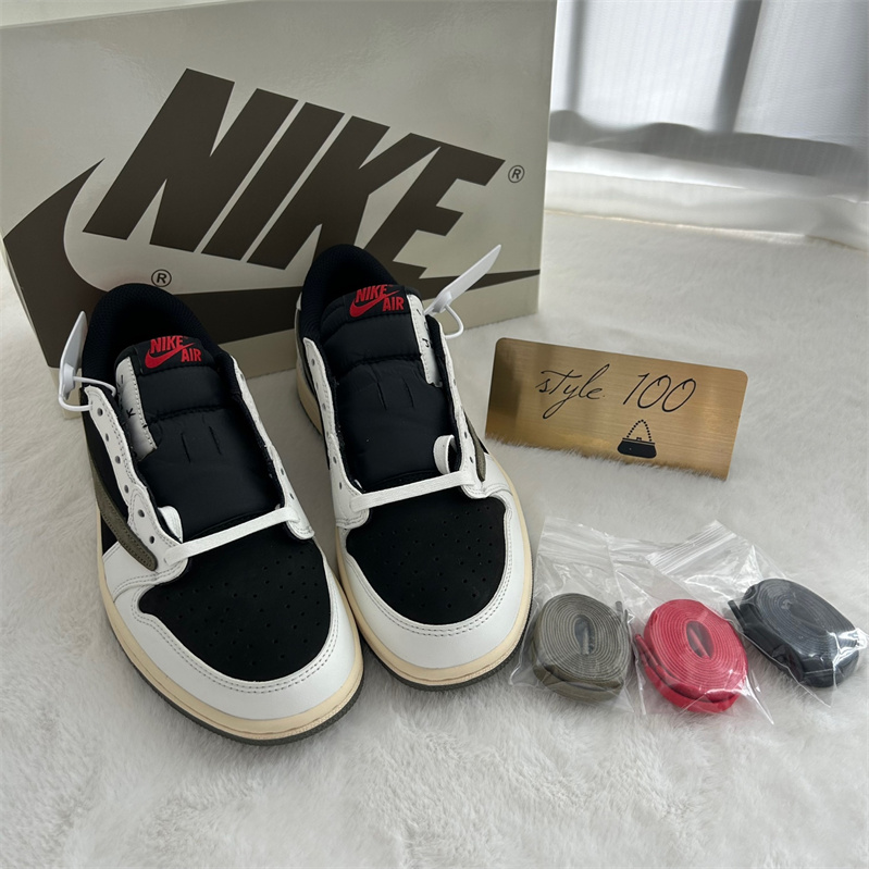 나이키 스니커즈  9797